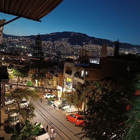 Campo Valdes Park Hostel Medellin Exterior photo