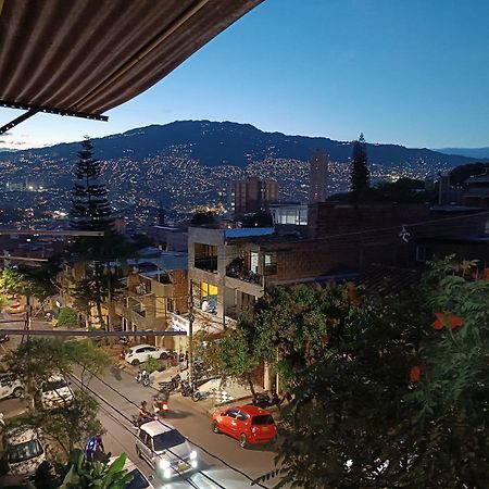 Campo Valdes Park Hostel Medellin Exterior photo