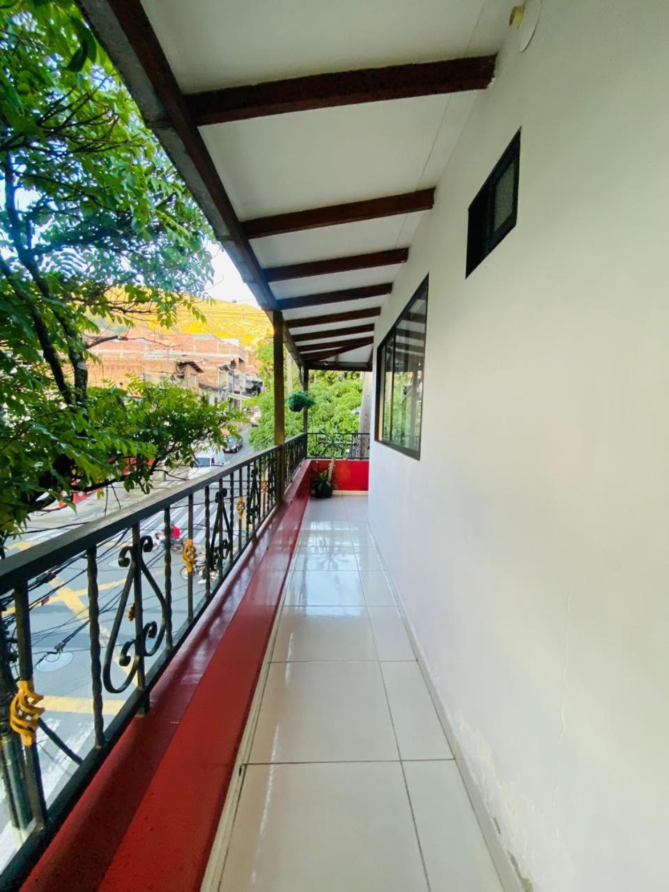 Campo Valdes Park Hostel Medellin Exterior photo