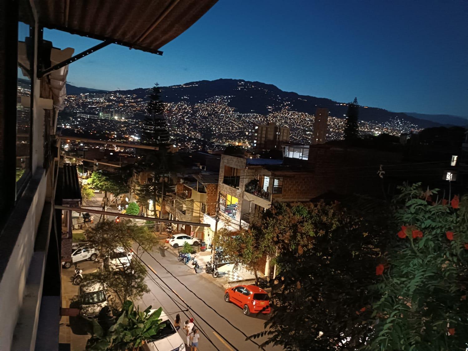 Campo Valdes Park Hostel Medellin Exterior photo
