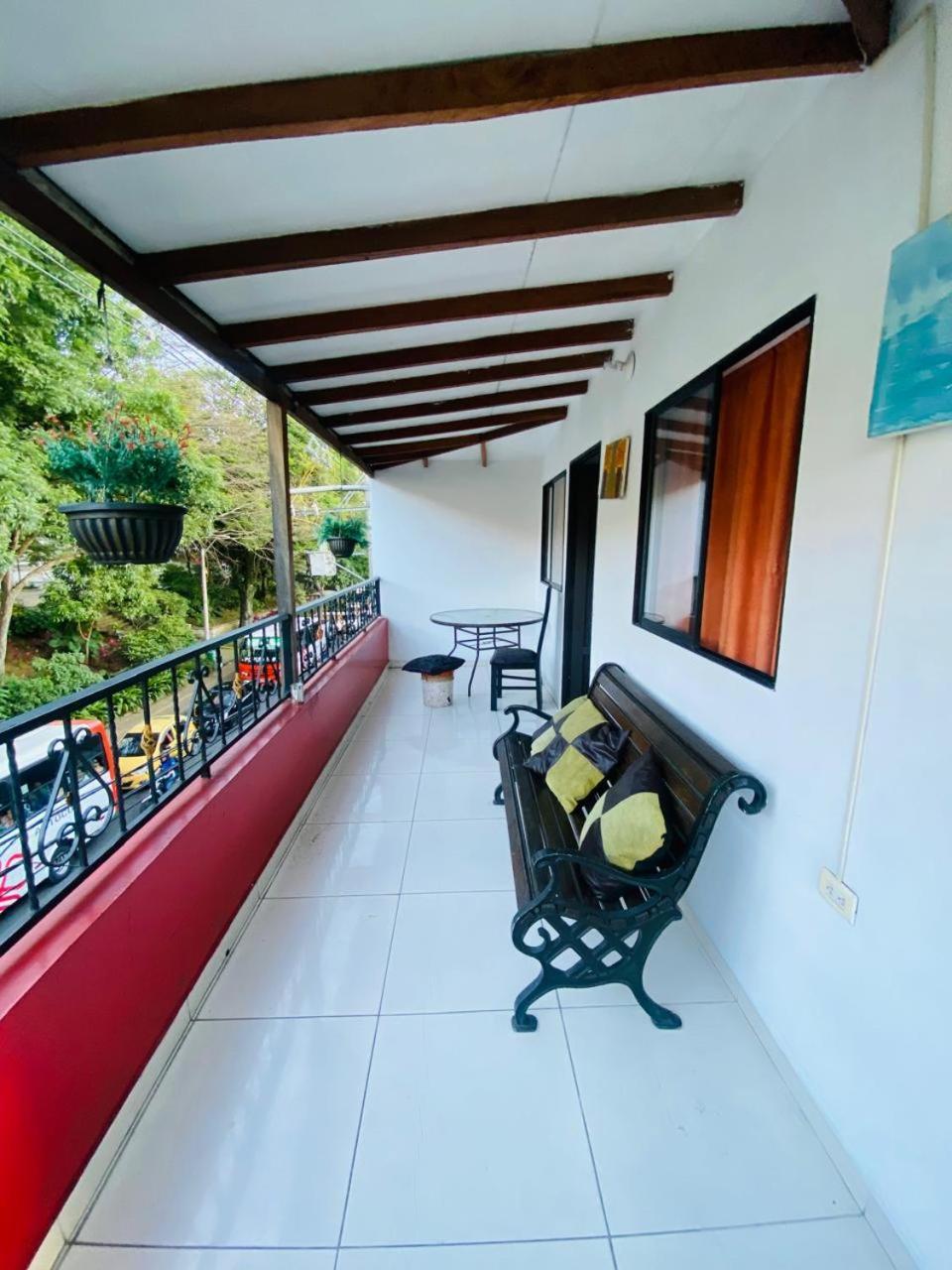 Campo Valdes Park Hostel Medellin Exterior photo