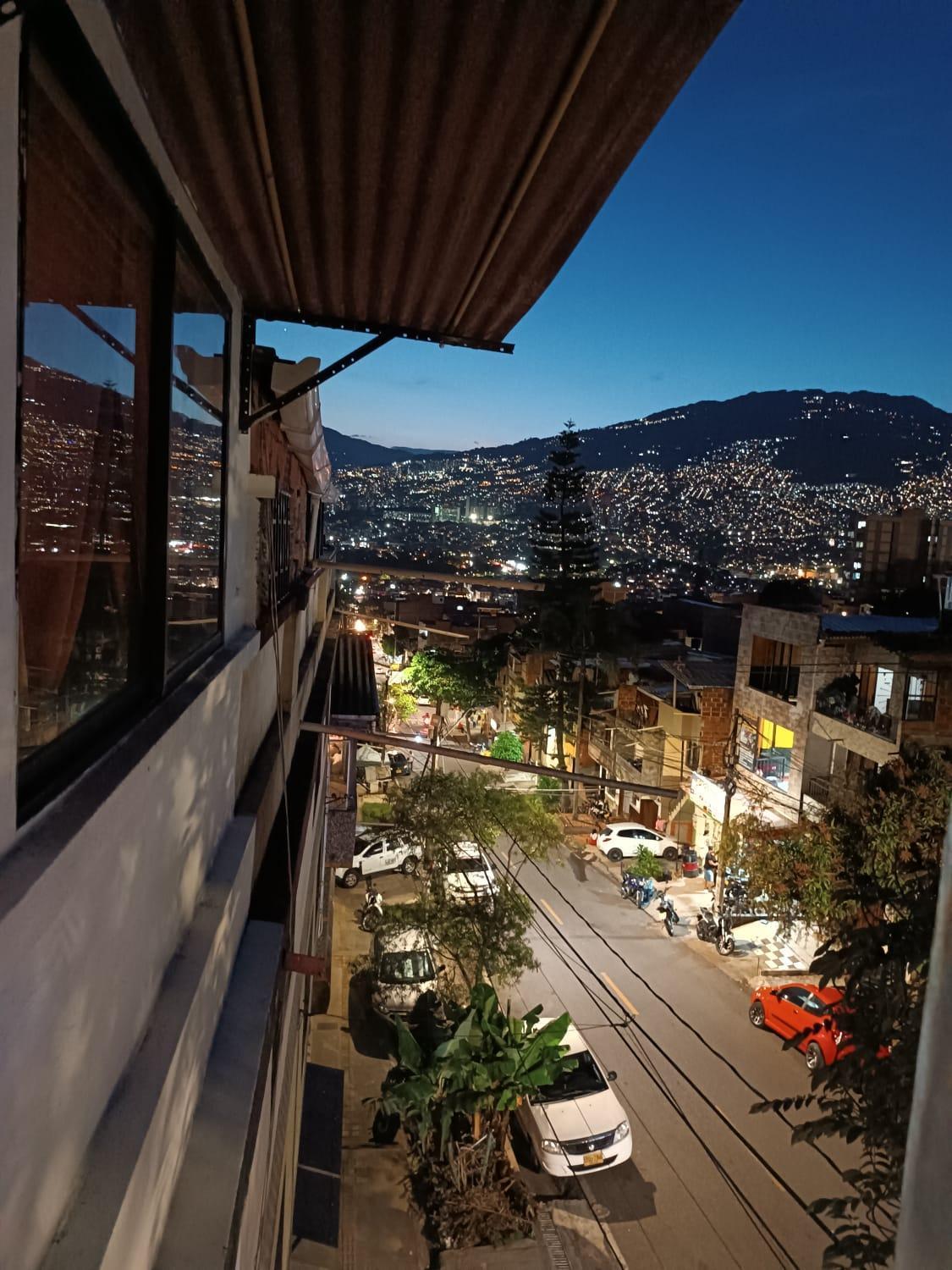 Campo Valdes Park Hostel Medellin Exterior photo