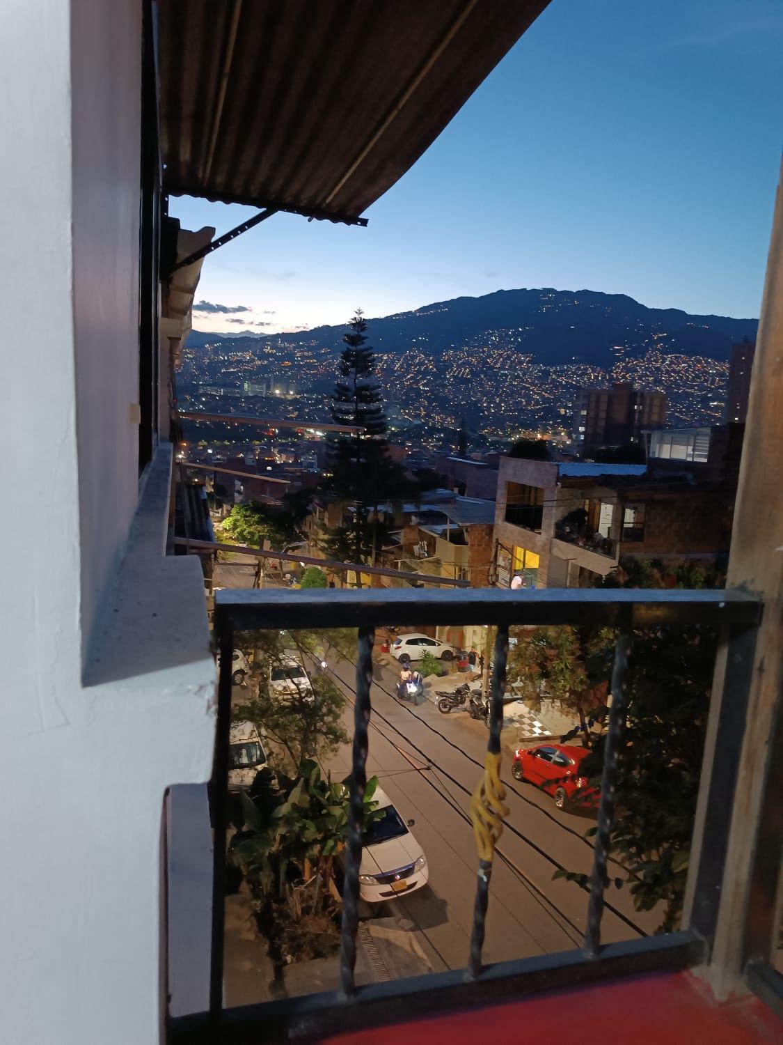Campo Valdes Park Hostel Medellin Exterior photo