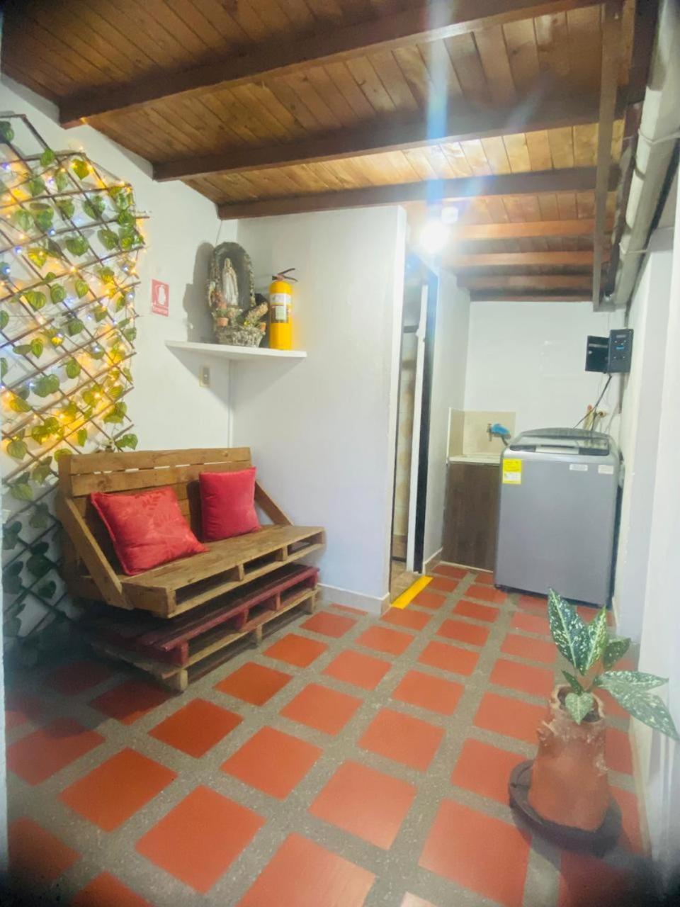 Campo Valdes Park Hostel Medellin Exterior photo
