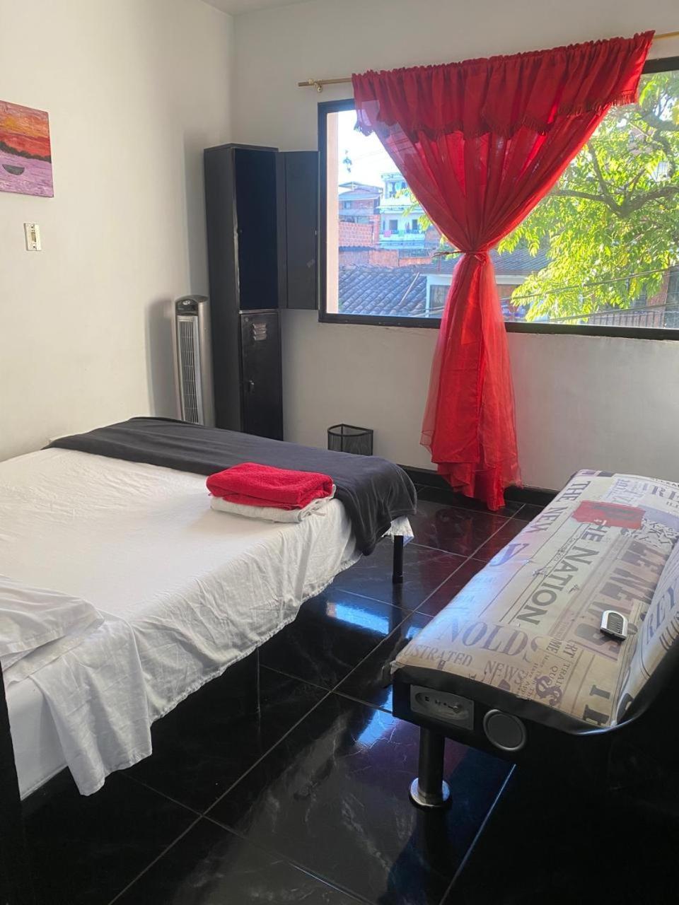 Campo Valdes Park Hostel Medellin Exterior photo