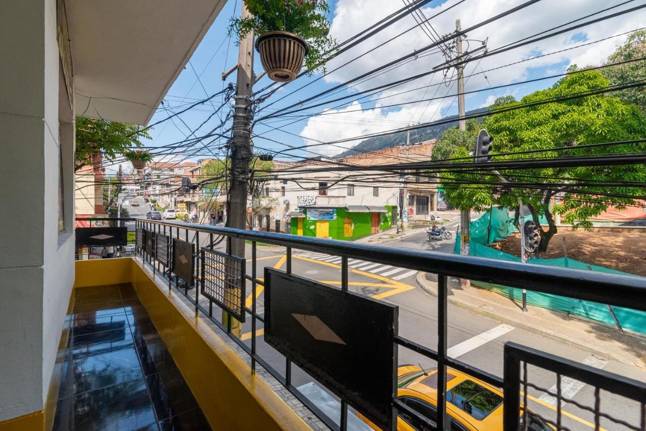 Campo Valdes Park Hostel Medellin Exterior photo