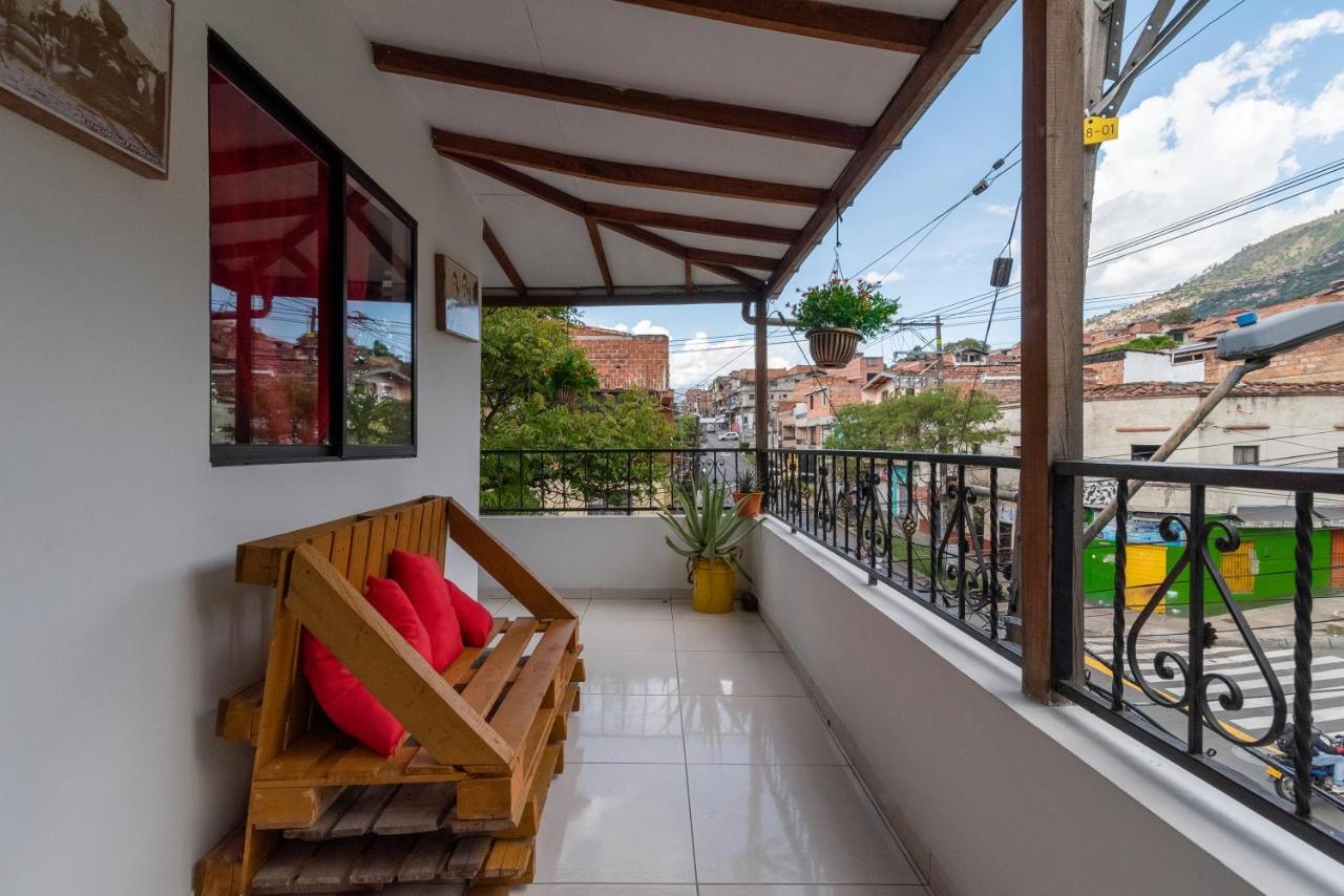 Campo Valdes Park Hostel Medellin Exterior photo