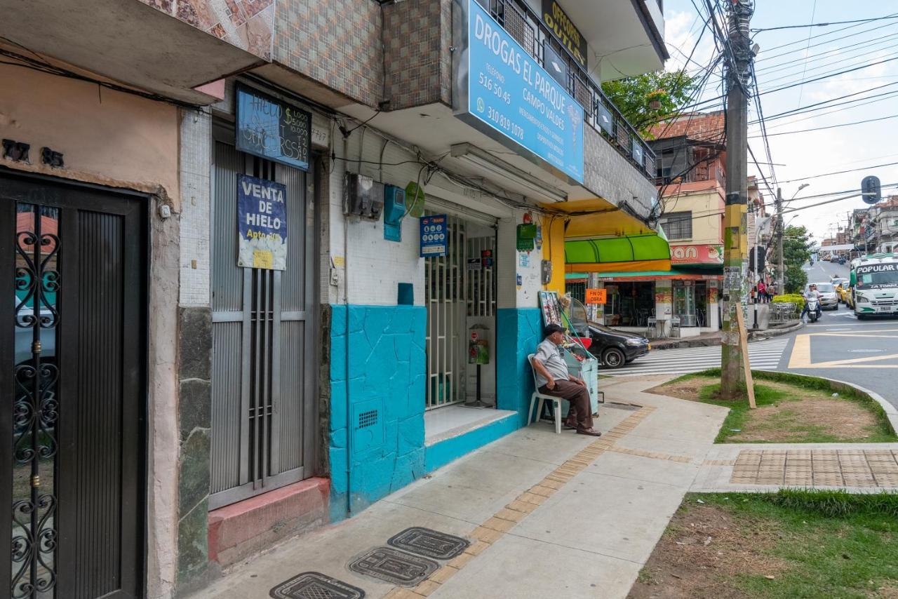 Campo Valdes Park Hostel Medellin Exterior photo