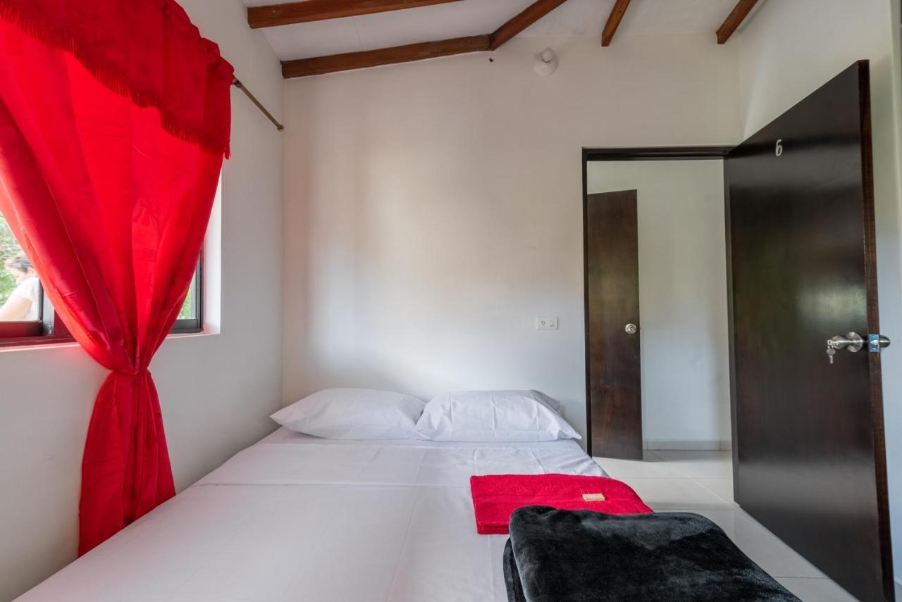 Campo Valdes Park Hostel Medellin Exterior photo