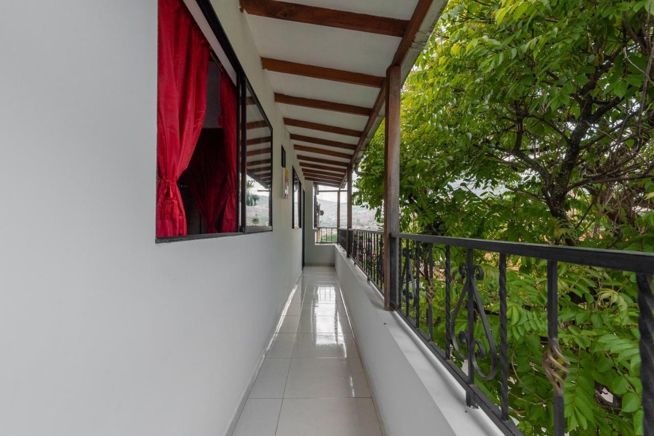 Campo Valdes Park Hostel Medellin Exterior photo