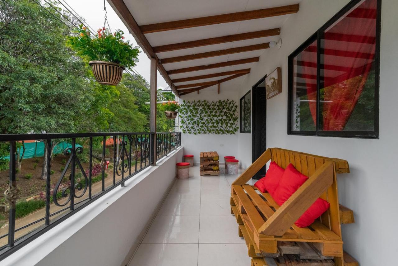 Campo Valdes Park Hostel Medellin Exterior photo