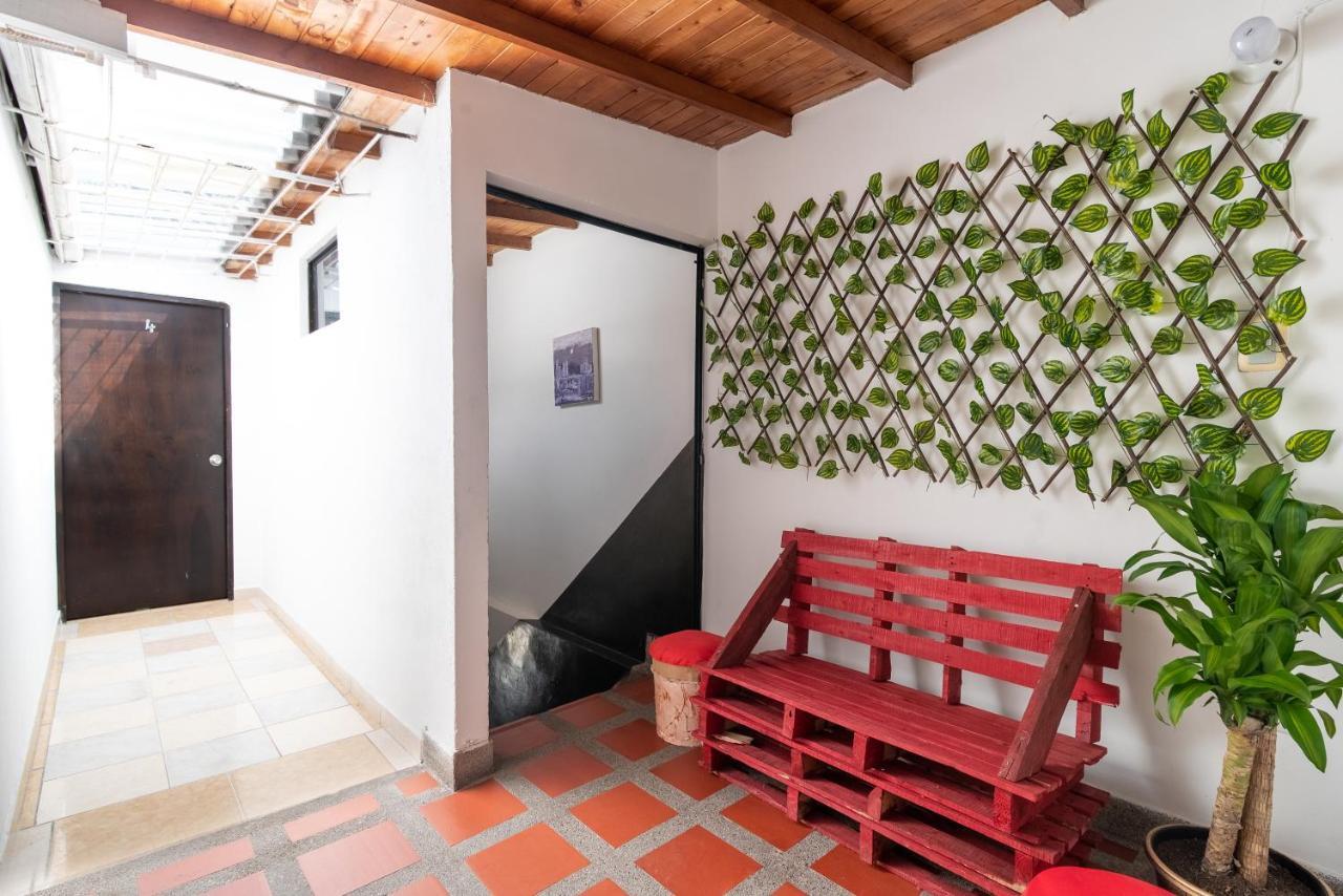 Campo Valdes Park Hostel Medellin Exterior photo